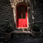 La porte rouge à Saignon par Mario Graziano - Saignon 84400 Vaucluse Provence France