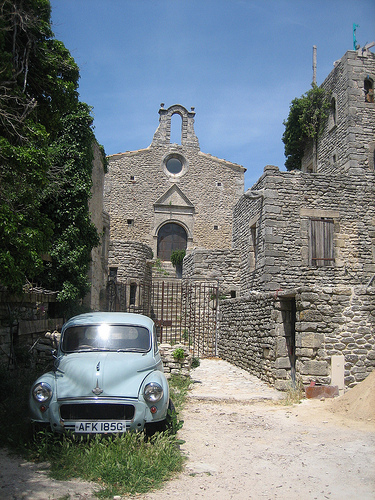 Saignon with old car par barbgl2545