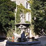 Saignon - place de la Fontaine par spanishjohnny72 - Saignon 84400 Vaucluse Provence France