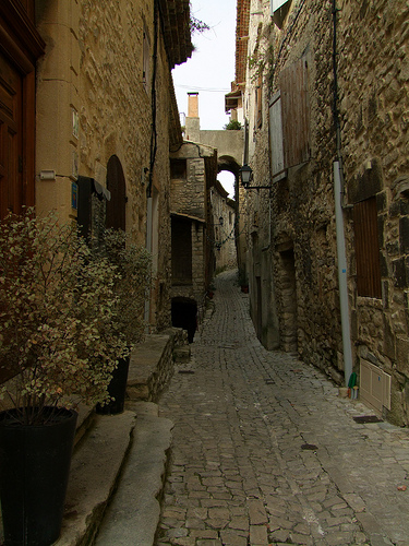 Ruelle en pierre à Séguret - Vaucluse par Vaxjo