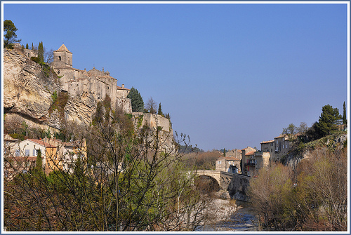 Haute ville et pont romain à Vaison-la-Romaine by Charlottess