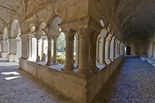 Vaison-la-Romaine - The cloister of the cathedral par spanishjohnny72