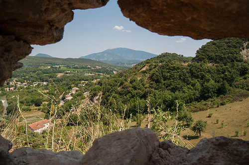 Vaison-la-Romaine : vue vers le ventoux by Joël Galeran