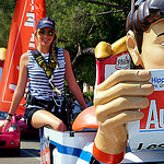Tour de France : la caravane publicitaire avant les courreurs by Gilles Poyet photographies - Vaison la Romaine 84110 Vaucluse Provence France