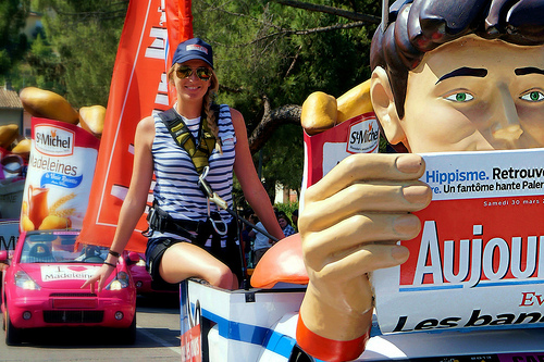 Tour de France : la caravane publicitaire avant les courreurs par Gilles Poyet photographies