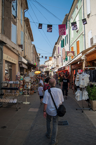 Dans les rues de Vaison-la-Romaine par Joël Galeran