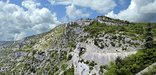 Tunnel des Gorges de la Nesque : premier tunnel sur la route par mary maa