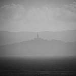 Notre Dame de la Garde vu  le sentier du littoral de Niolon.  par Julien Desclaux - Carry le Rouet 13620 Bouches-du-Rhône Provence France