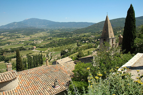 Crestet : vue vers le Mont-ventoux par maki