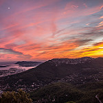 La vie en rose - Mont Faron et Coudon au dessus de Toulon par CarolineMart. - Toulon 83000 Var Provence France