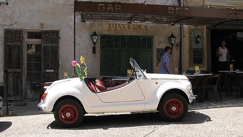 Vieille auto à Saint Saturnin-les-Apt par CME NOW