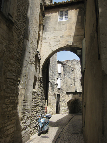 Ruelle à Saint Remy de Provence by Andrew Findlater