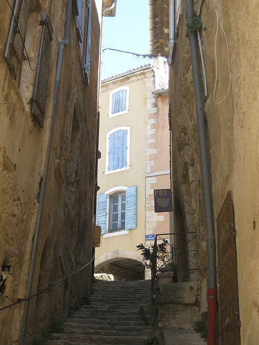 Ruelle à Bonnieux, Luberon by Andrew Findlater