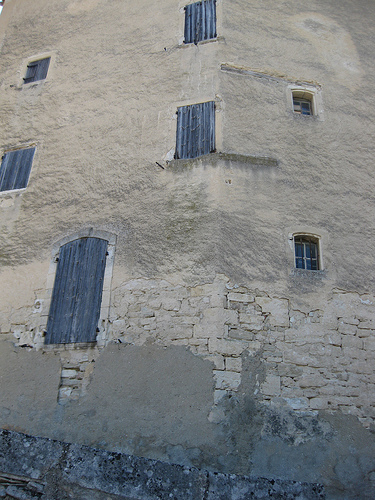 Façade à Bonnieux, Luberon by Andrew Findlater