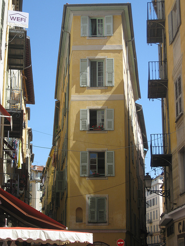 Le vieux Nice by Andrew Findlater