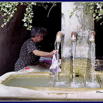 La lessive (Lavoir d'aubette,  Manosque, automne 2005) par Rhansenne.photos - Manosque 04100 Alpes-de-Haute-Provence Provence France