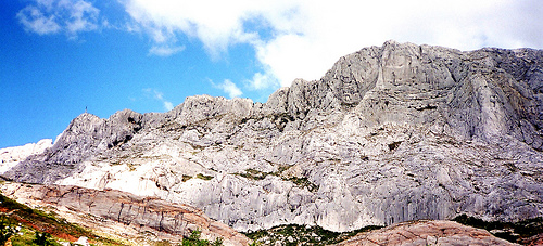 A favourite motif of Cézanne : Mont Sainte-Victoire by Truffle Jam