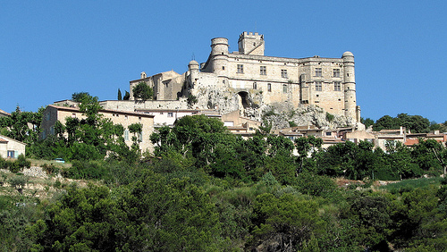 Château du Barroux surplombant la ville par Vins64