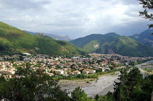 Vue sur la vallée / ville de Digne les Bains par Géo-photos