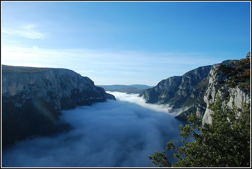 Gorges du Verdon : Vol au dessus des nuages by philippe04