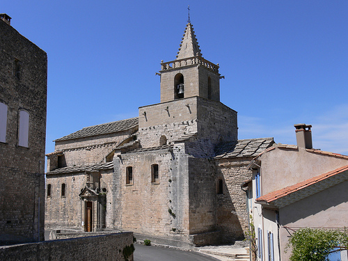 Eglise de Venasque (Vaucluse) by jean25420