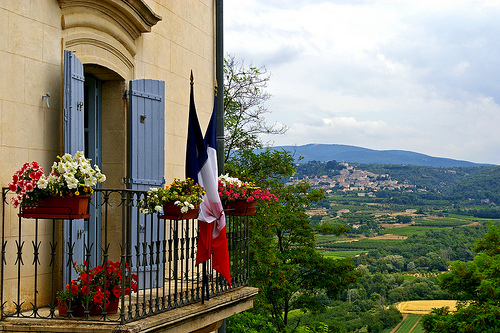 Mairie de Lacoste : overlooking Bonnieux by patrickd80