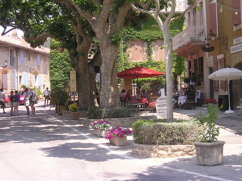 A l'ombre des platanes à Gigondas by nikian2010