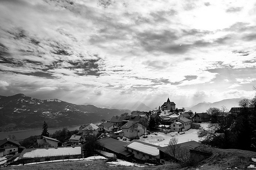 Village de Saint-Apolinaire en Noir et Blanc by Hervé KERNEIS