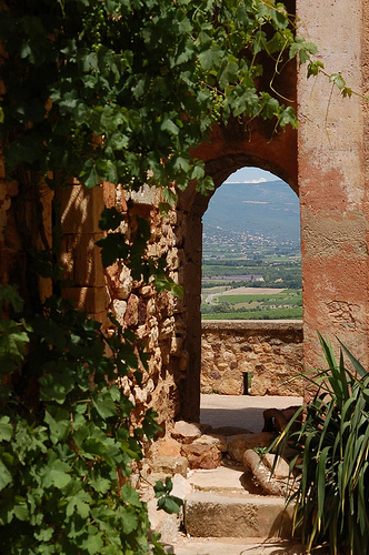 Perspective... vue à travers porte par Gatodidi