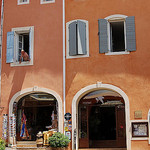 Façades de maisons à Rousillon par Gatodidi - Roussillon 84220 Vaucluse Provence France