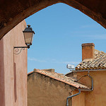 Ruelle à Rousillon by Gatodidi - Roussillon 84220 Vaucluse Provence France