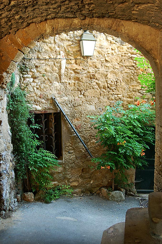 Calles de Lourmarin by Gatodidi