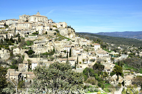 Arrivée sur Gordes by L_a_mer