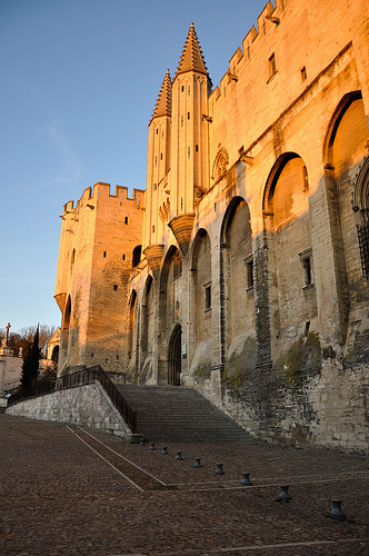 Entrée du Palais des Papes d'Avignon by Laurent2Couesbouc