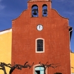 Eglise-rouge-jaune-arbre par Brigitte Mazéas -   Var Provence France