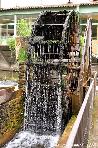 Roue à eau - Fontaine de Vaucluse par L_a_mer