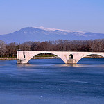 Le pont d'Avignon et le Mont-Ventoux par Laurent2Couesbouc - Avignon 84000 Vaucluse Provence France