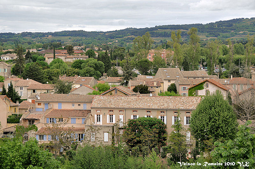 Les toits de Vaison la Romaine par L_a_mer