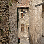 Ruelle à Vaison-la-Romaine by L_a_mer - Vaison la Romaine 84110 Vaucluse Provence France