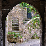 Ruelle et arche à Vaison-la-Romaine par L_a_mer - Vaison la Romaine 84110 Vaucluse Provence France