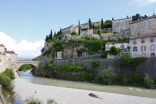 Vue sur le pont de Vaison-la-Romaine par batigolix