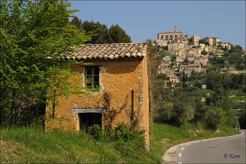 La montée vers Gordes by koen_photos