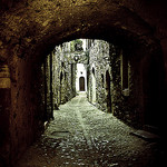 Ruelle / passage à Aigueze by www.photograbber.de - Aigueze 30760 Gard Provence France