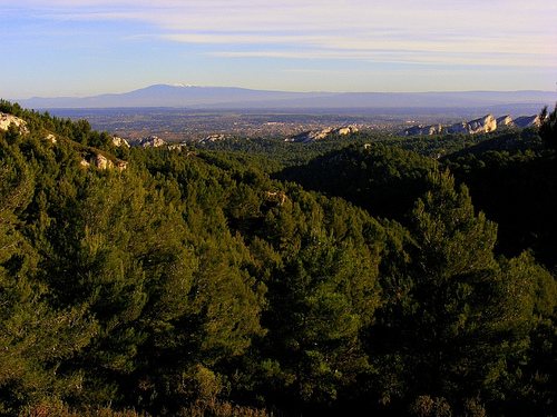 Alpilles et vue sur le Mont-Ventoux by Super.Apple