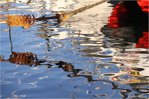 Reflets en couleurs sur mer d'huile par Brigitte Mazéas