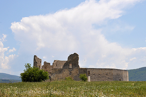 Ruines du Château de Lacoste par L_a_mer