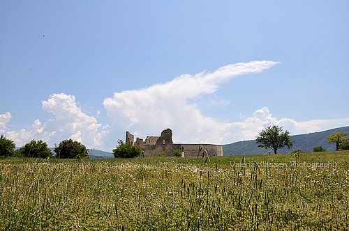 Ruines du Château de Lacoste par L_a_mer