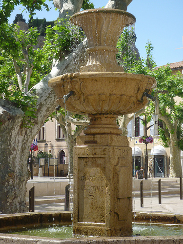 Cassis, fontaine Louis XVI by motse@yahoo.com