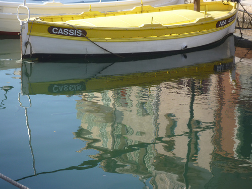 Cassis : reflet au port by motse@yahoo.com