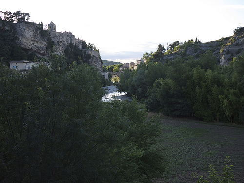 Vaison-la-Romaine in the evening par maki